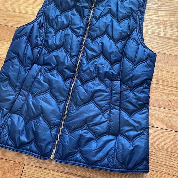Vineyard Vines Ladies Navy Blue Puffer Vest Size Small - Picture 3 of 8